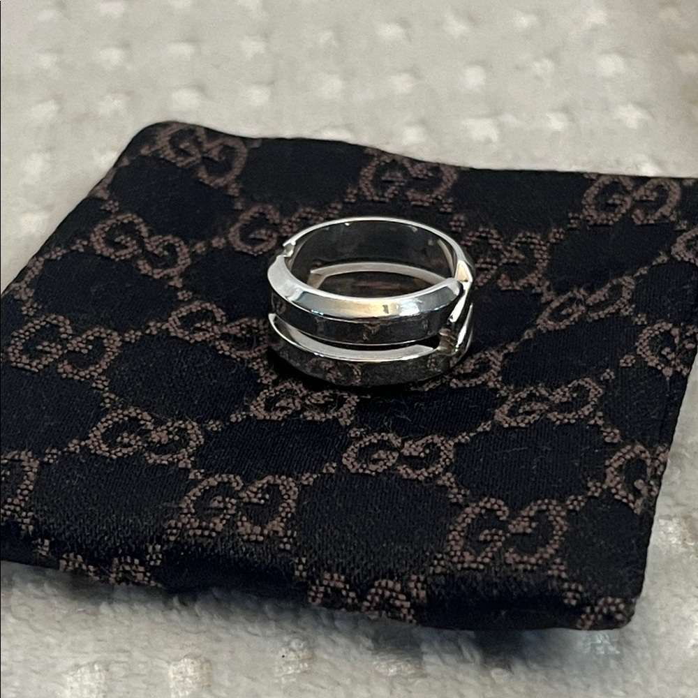 Gucci Infinity Knot Ring Size 6US - Picture 3 of 16